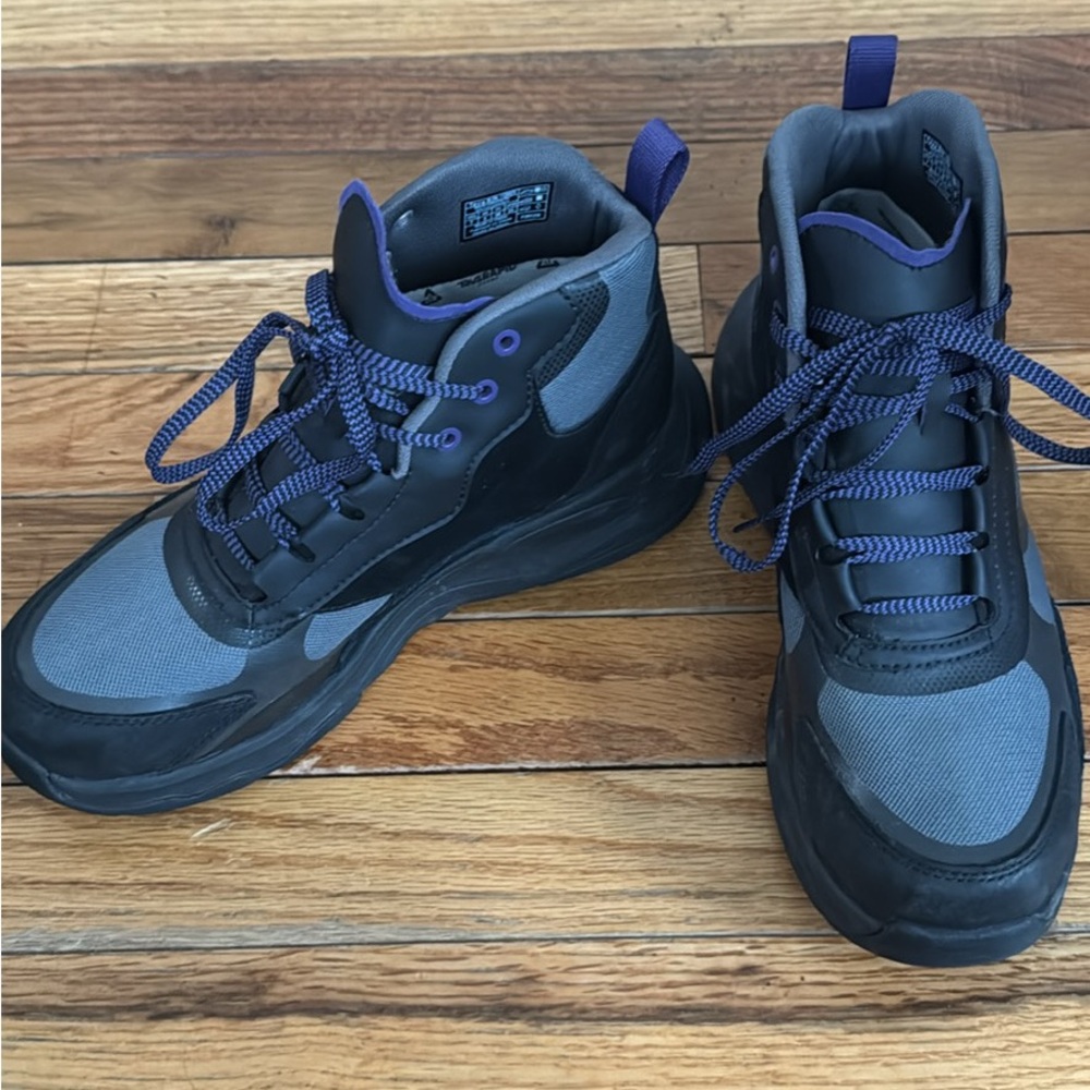 Women's Black and Gray ankle hiking boots ***like new***